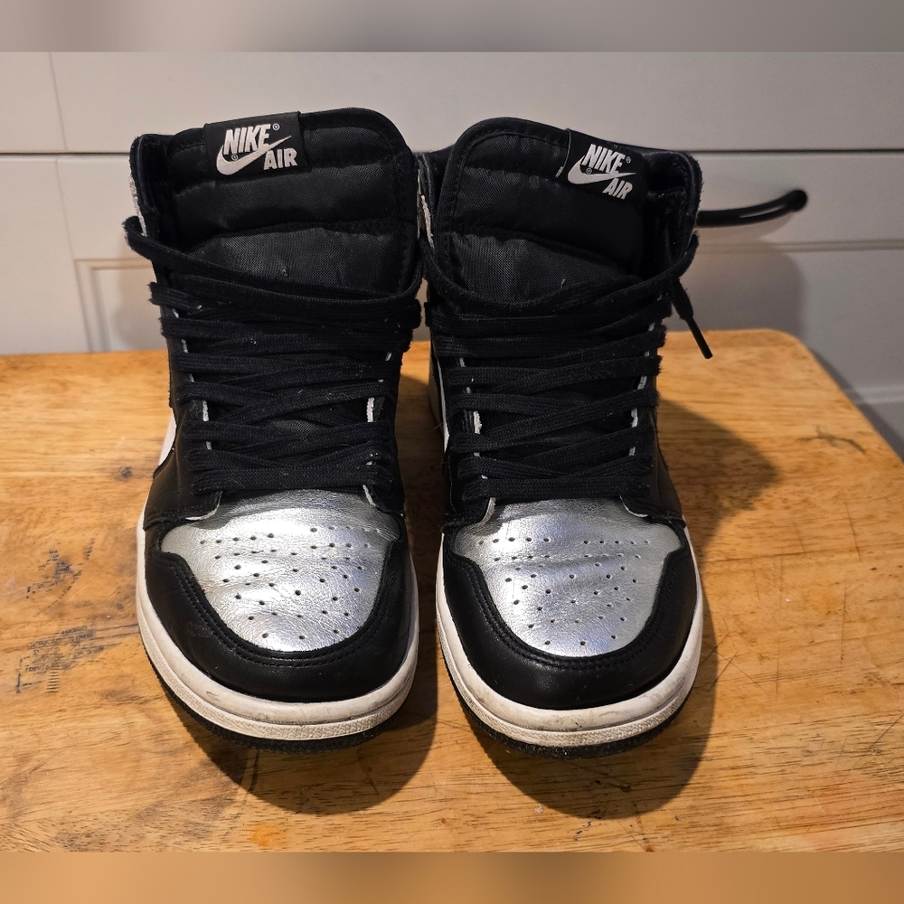 Women Nike Air Jordan 1 Retro "Silver Toe" Black and Silver Sneakers